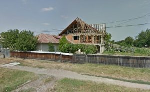 Casa 4 camere + casa P+E neterminata + teren intravilan 1.000mp, Roznov, jud. Neamt