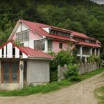 Pensiune P+E+M 993mp + magazin 44mp + teren intravilan 821mp, Slanic-Moldova, jud. Bacau