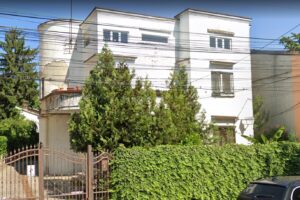Apartament 3 camere la curte, 71,27mp + boxa, Ploiesti, jud. Prahova