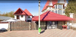 Spatiu comercial si casa 244mp + spatiu comercial 169mp + teren intravilan 1.782mp, Ivesti, jud. Galati