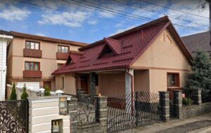 Vila P+E+M + casa P + teren intravilan 525mp, Baia Mare, jud. Maramures