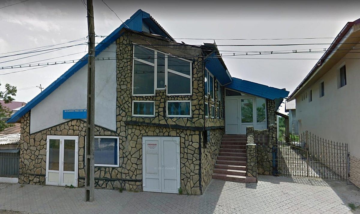 Spatiu comercial 270mp + casa 5 camere, 129mp + teren intravilan 1.150mp, Gheraesti, jud. Neamt
