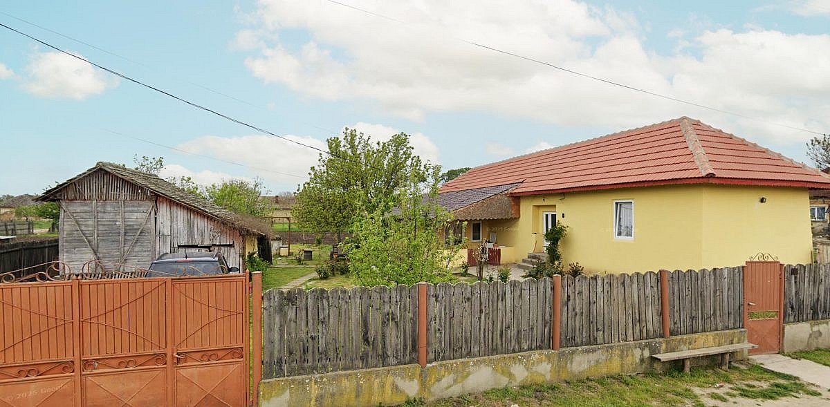 Casa 150mp + anexa + teren intravilan 2.558mp, Tunarii Noi, jud. Dolj