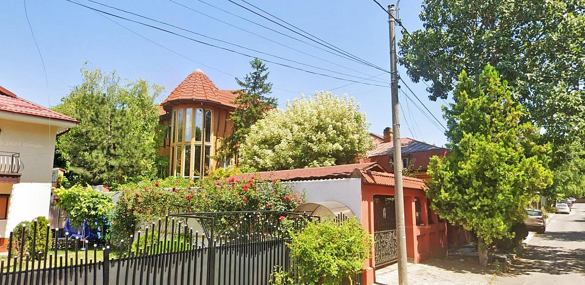 Vila P+2E 97mp + casa P 66mp + garaj + teren intravilan 810mp, Galati, jud. Galati