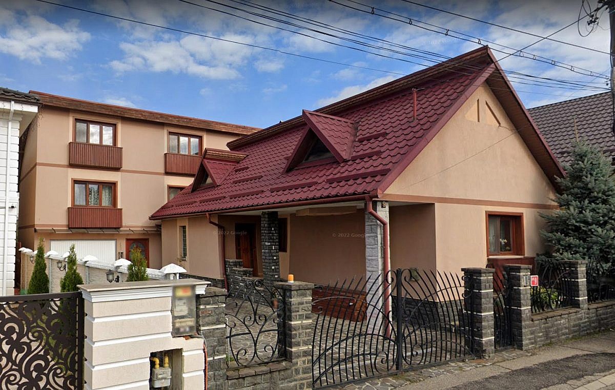 Vila P+E+M + casa P + teren intravilan 525mp, Baia Mare, jud. Maramures
