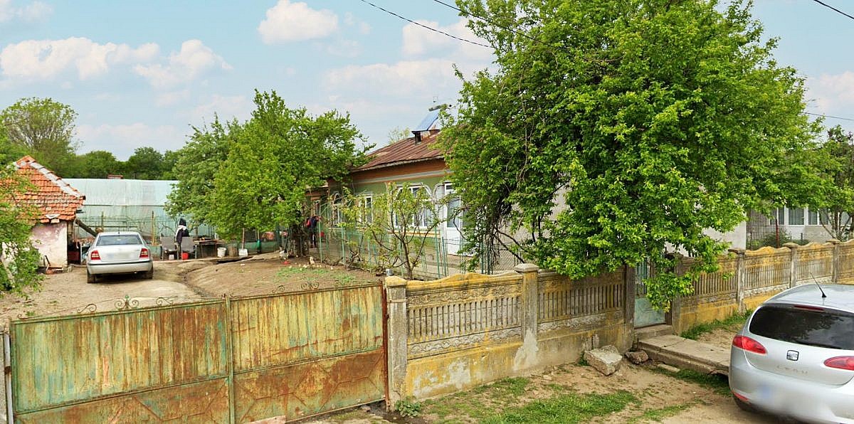 Casa 90mp + anexe + teren intravilan 2.192mp, Laceni, jud. Teleorman
