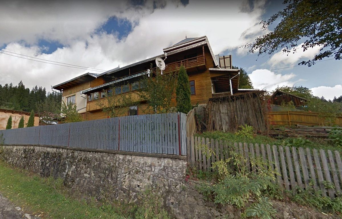 Casa + anexe + teren intravilan 1.080mp, Campulung Moldovenesc, jud. Suceava