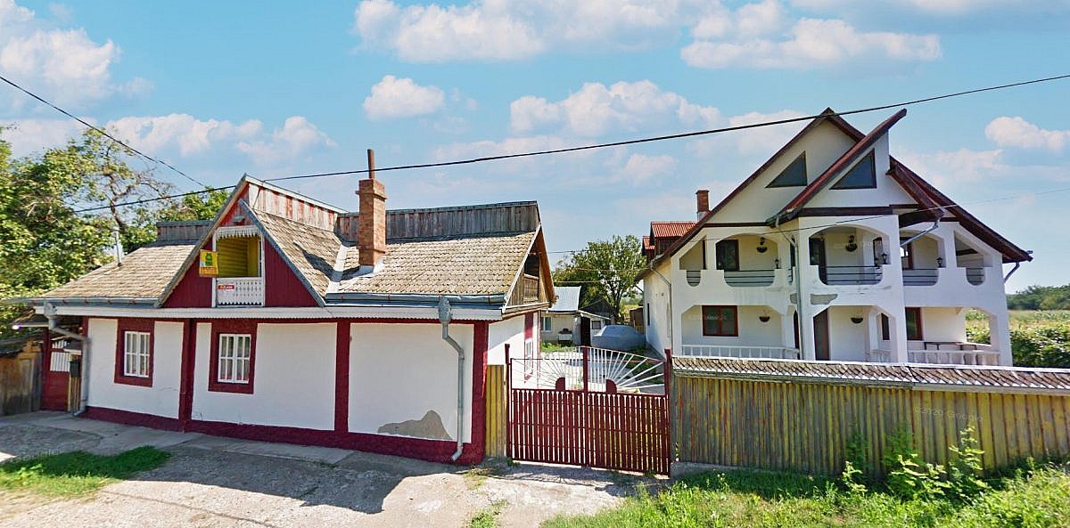 Casa P 52mp + vila P+M 119mp + anexe + teren intravilan 1.600mp, Timisesti, jud. Neamt