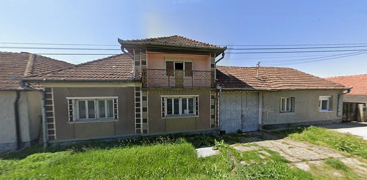Casa Dp+P+Ep 219mp + casa Dp+P 91mp + anexa + teren intravilan 1.845mp, Hidiselu de Sus, jud. Bihor