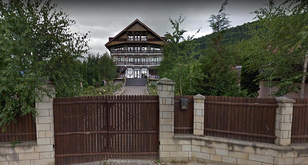Vila S+P+2E+M 214mp + teren intravilan 946mp, Viisoara, jud. Neamt