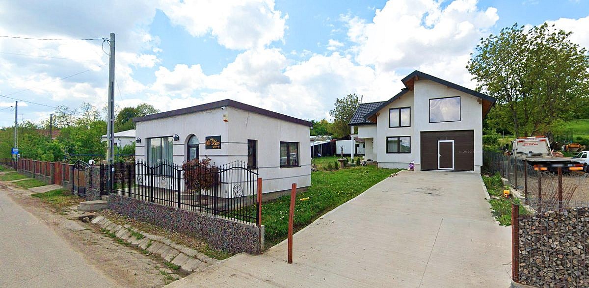 Vila P+M 110mp + spatiu comercial 43mp + teren intravilan 1.300mp, Cismea, jud. Botosani