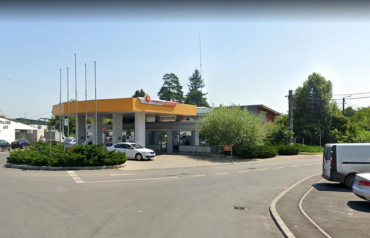 Statie carburanti + teren intravilan 979mp, Otopeni, jud. Ilfov