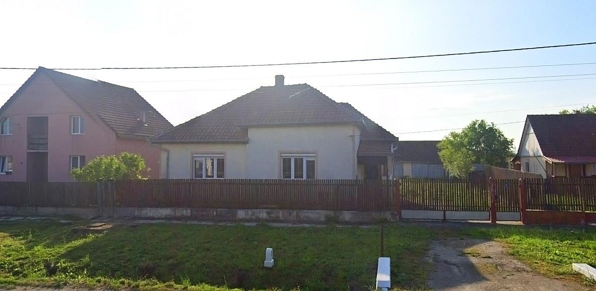 Casa P 186mp + anexe + teren intravilan 4.500mp, Madaras, jud. Satu Mare