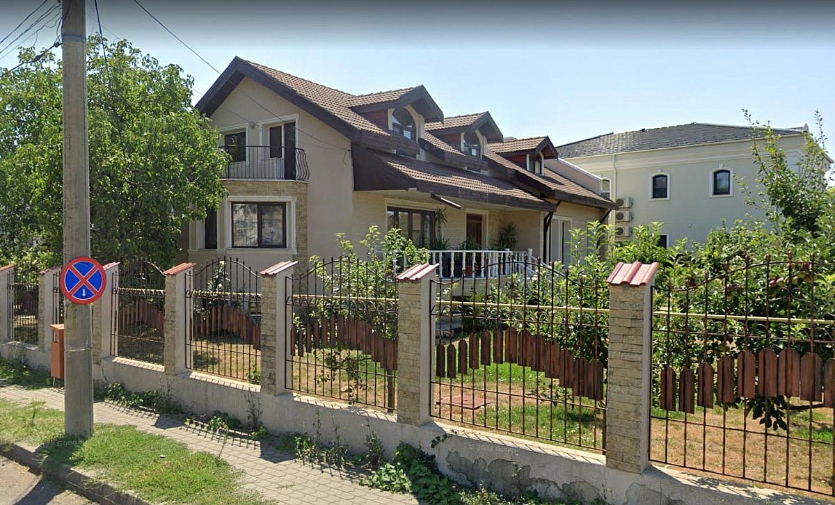 Vila D+P+M 236mp + garaj + teren intravilan 1.061mp, Focsani, jud. Vrancea