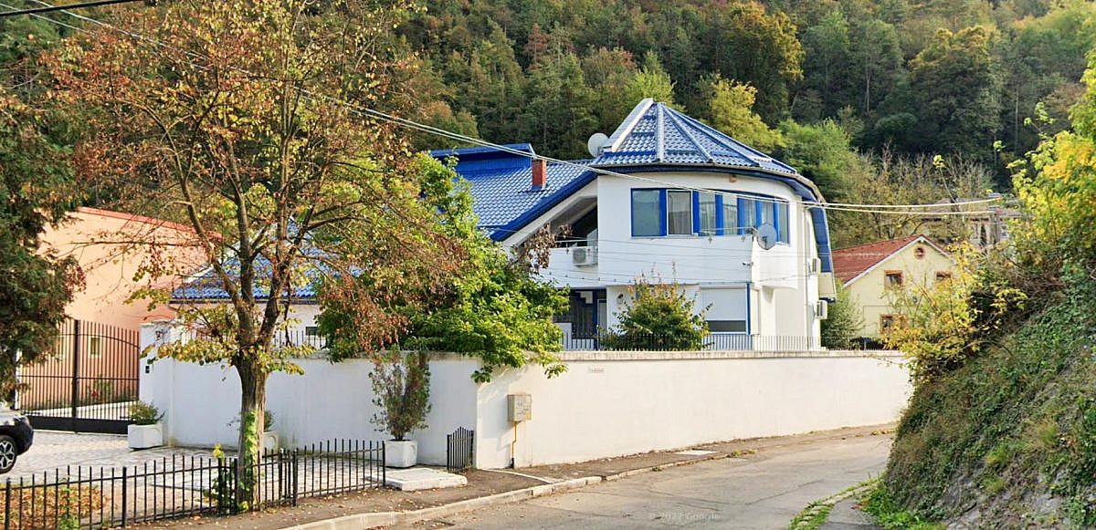 Vila Sp+P+M/E + teren intravilan 1.306mp, Resita, jud. Caras-Severin