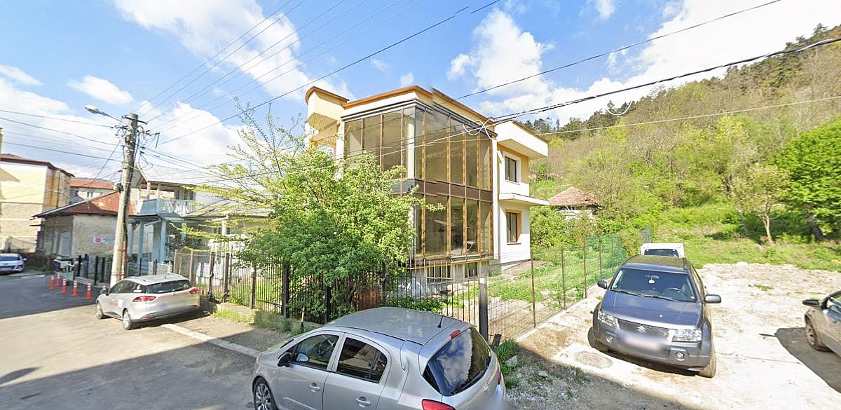 Spatiu comercial D+P+E 65mp + teren intravilan 175mp, Piatra Neamt, jud. Neamt