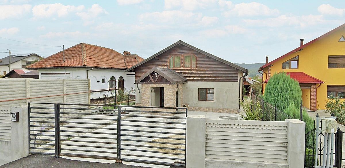 Casa 133mp + anexe + teren intravilan 1.793mp, Curtea de Arges, jud. Arges