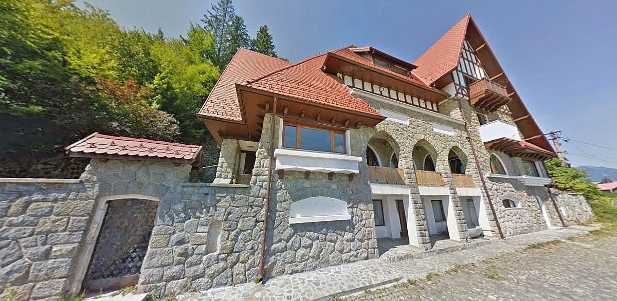 Vila P+2E+M 268mp + garaj + teren intravilan 1.171mp, Predeal, jud. Brasov