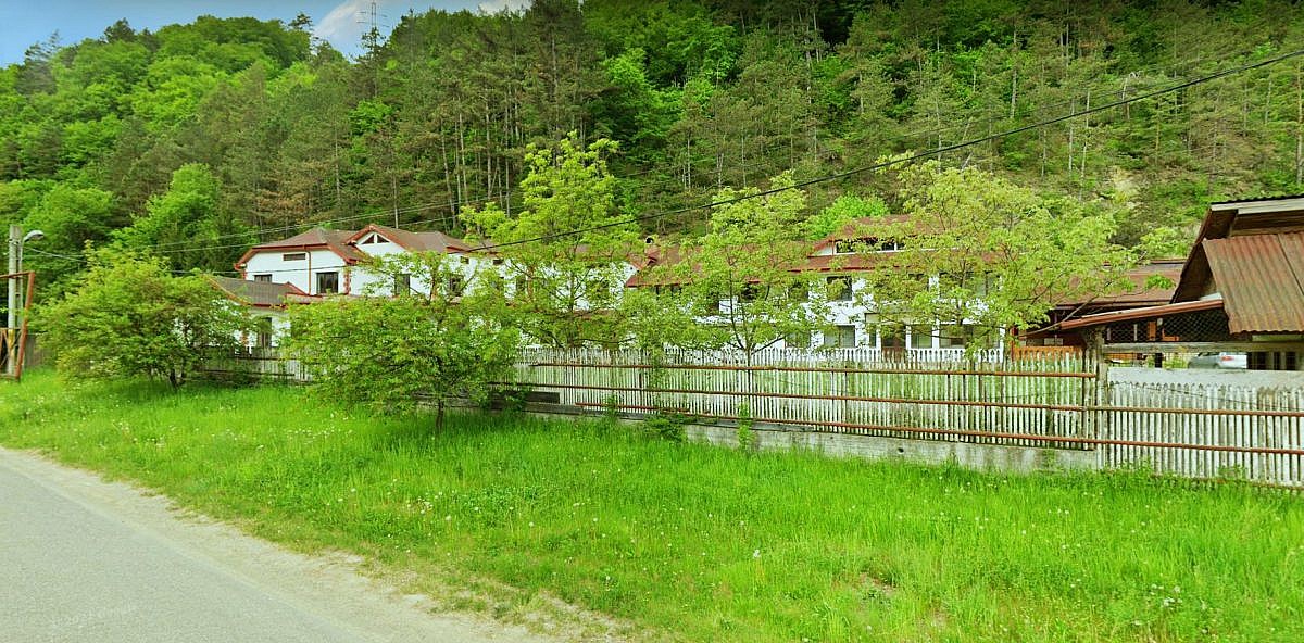 Vila P+E 269mp + vila P+E 133mp + vila P+E nefinalizata 352mp + teren intravilan 2.583mp, Piatra Neamt, jud. Neamt