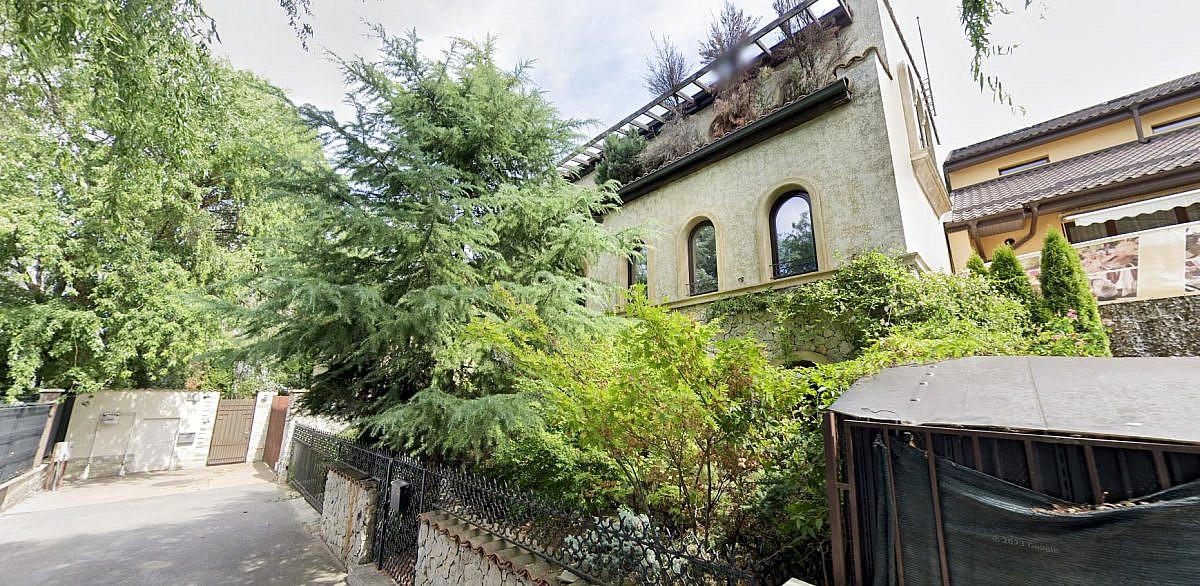 Vila P+E+M 190mp + garaj + teren intravilan 458mp, sector 1, Bucuresti