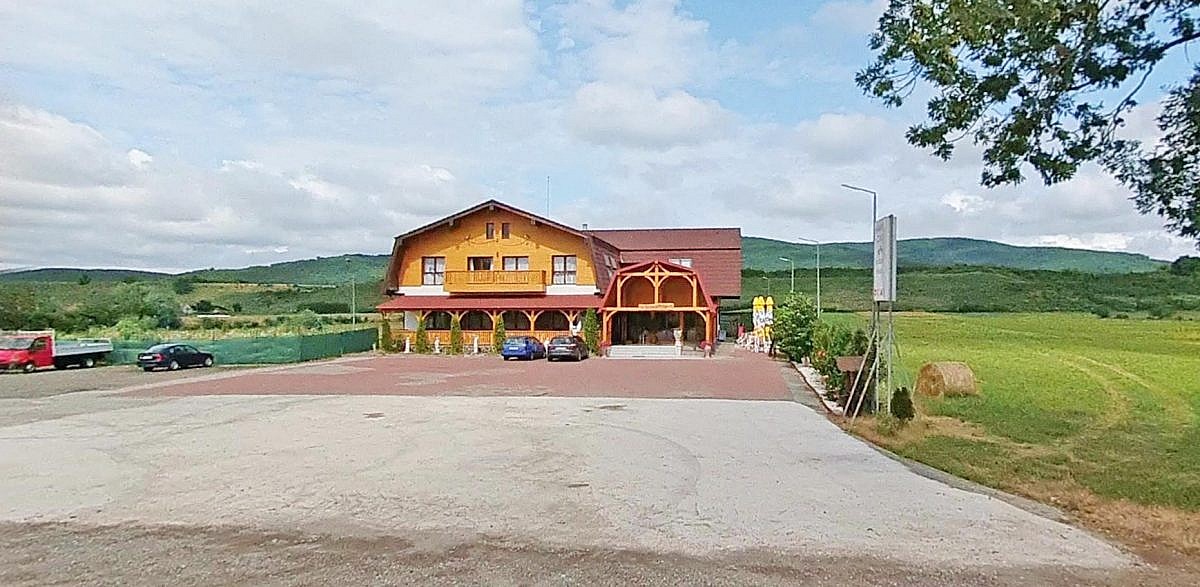 Pensiune turistica P+E + teren intravilan 4.600mp, Suseni, jud. Mures
