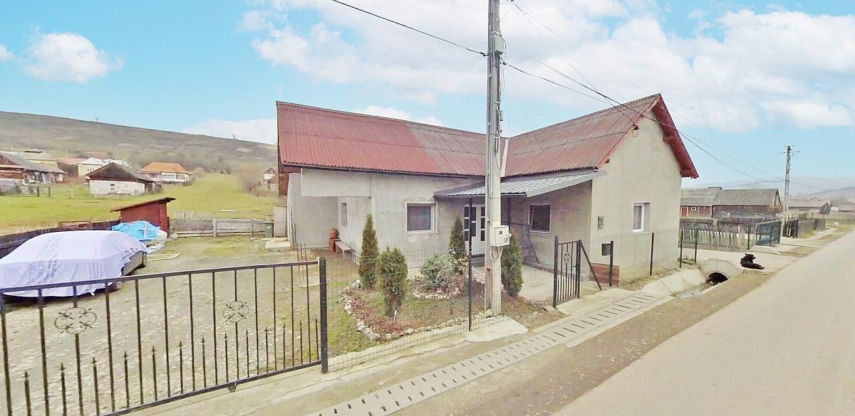 Casa 4 camere + teren intravilan 285mp, Subcetate, jud. Harghita