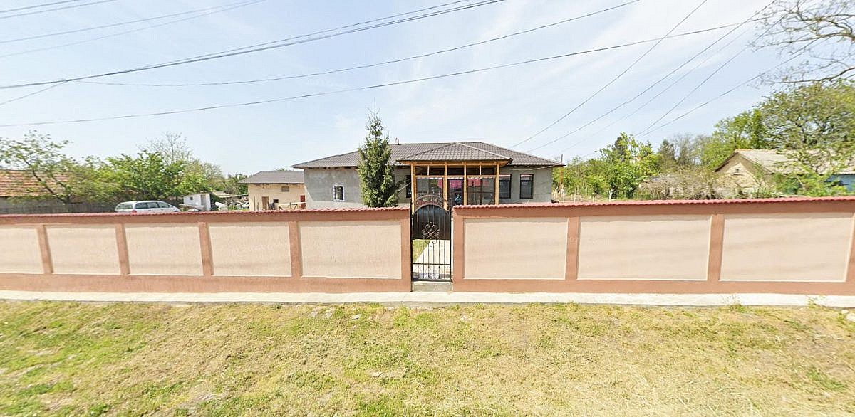 Casa 95mp + anexe + teren intravilan 2.424mp, Chirnogeni, jud. Constanta