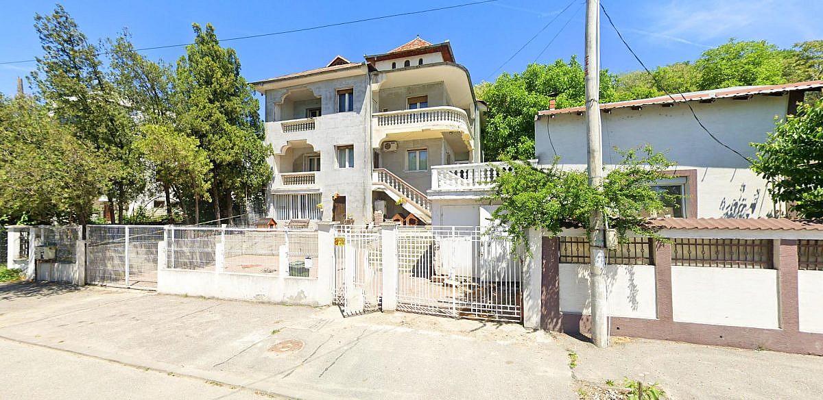 Vila P+2E 135mp + garaj + teren intravilan 1.000mp, Slatina, jud. Olt