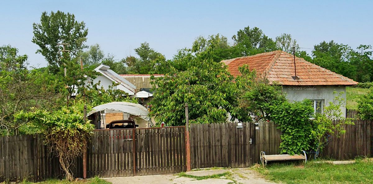 Casa 4 camere, 100mp + anexe + teren intravilan 2.000mp, Strejesti, jud. Olt