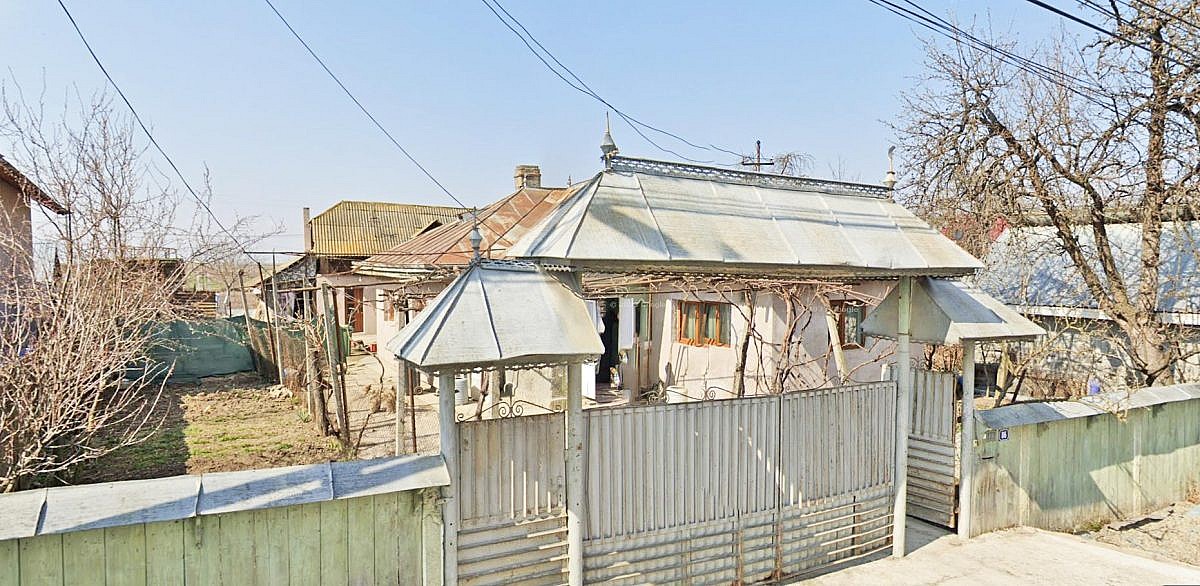Casa P 82mp + anexe + teren intravilan 795mp, Holt, jud. Bacau