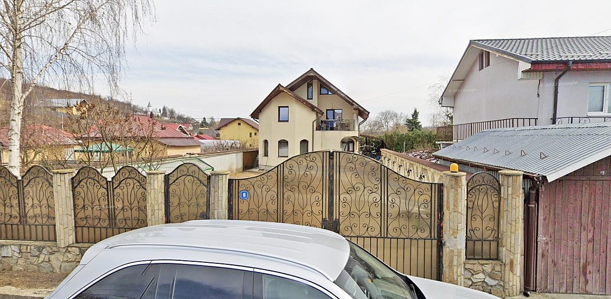 Vila P+M 102mp + anexa + teren intravilan 1.282mp, Margineni, jud. Bacau