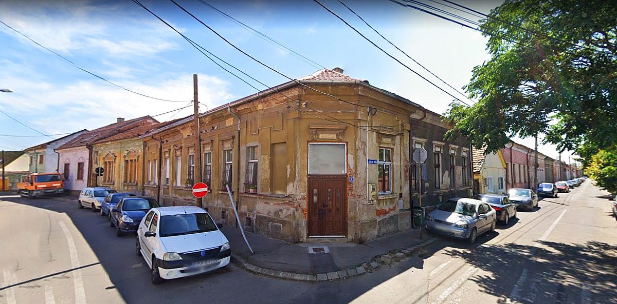 Garsoniera la curte, 27,93mp + boxa, Oradea, jud. Bihor