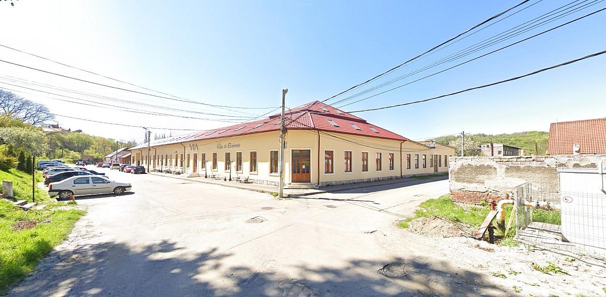 Spatiu comercial 1.113mp + teren intravilan 1.659mp, Petrosani, jud. Hunedoara
