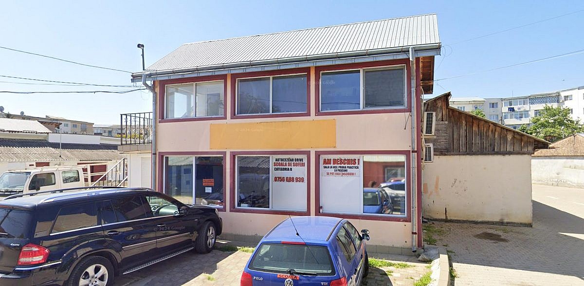 Spatiu comercial P+E 30mp + teren intravilan 30mp, Harlau, jud. Iasi